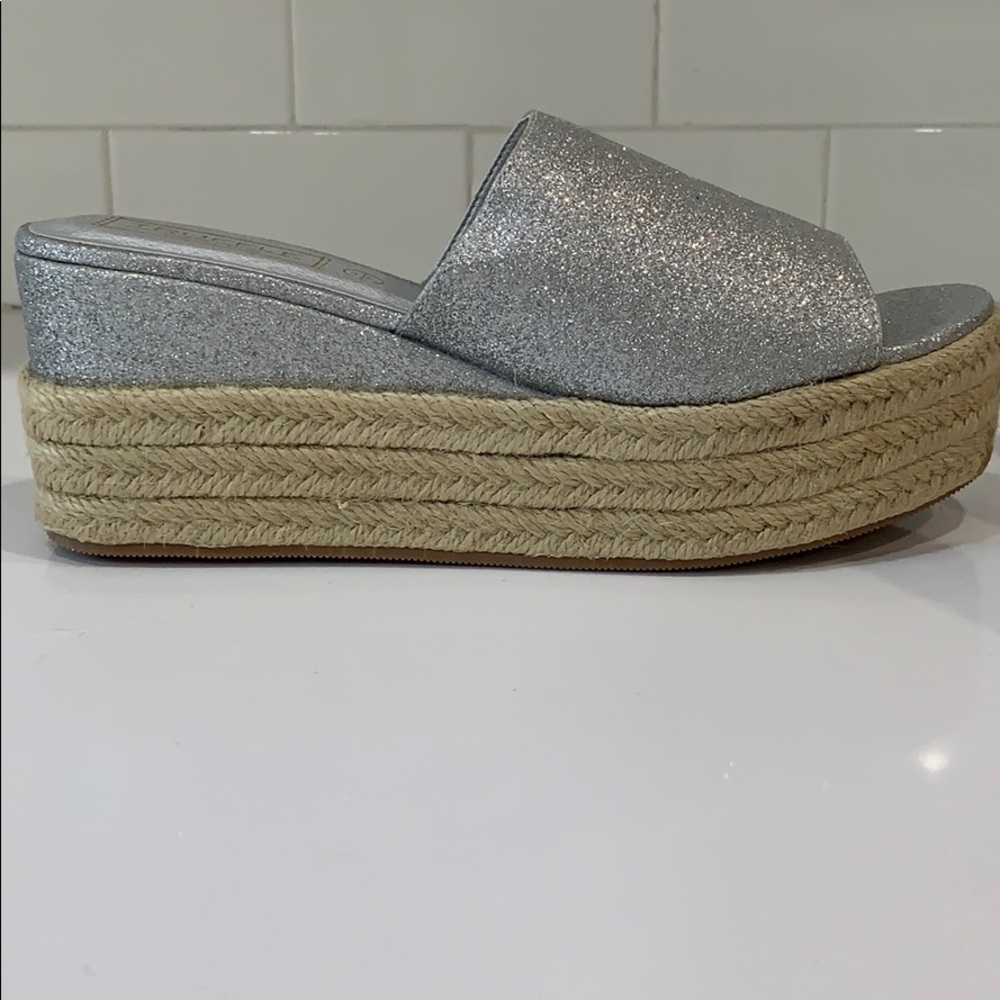 Stunning Silver espadrille platform Sandal